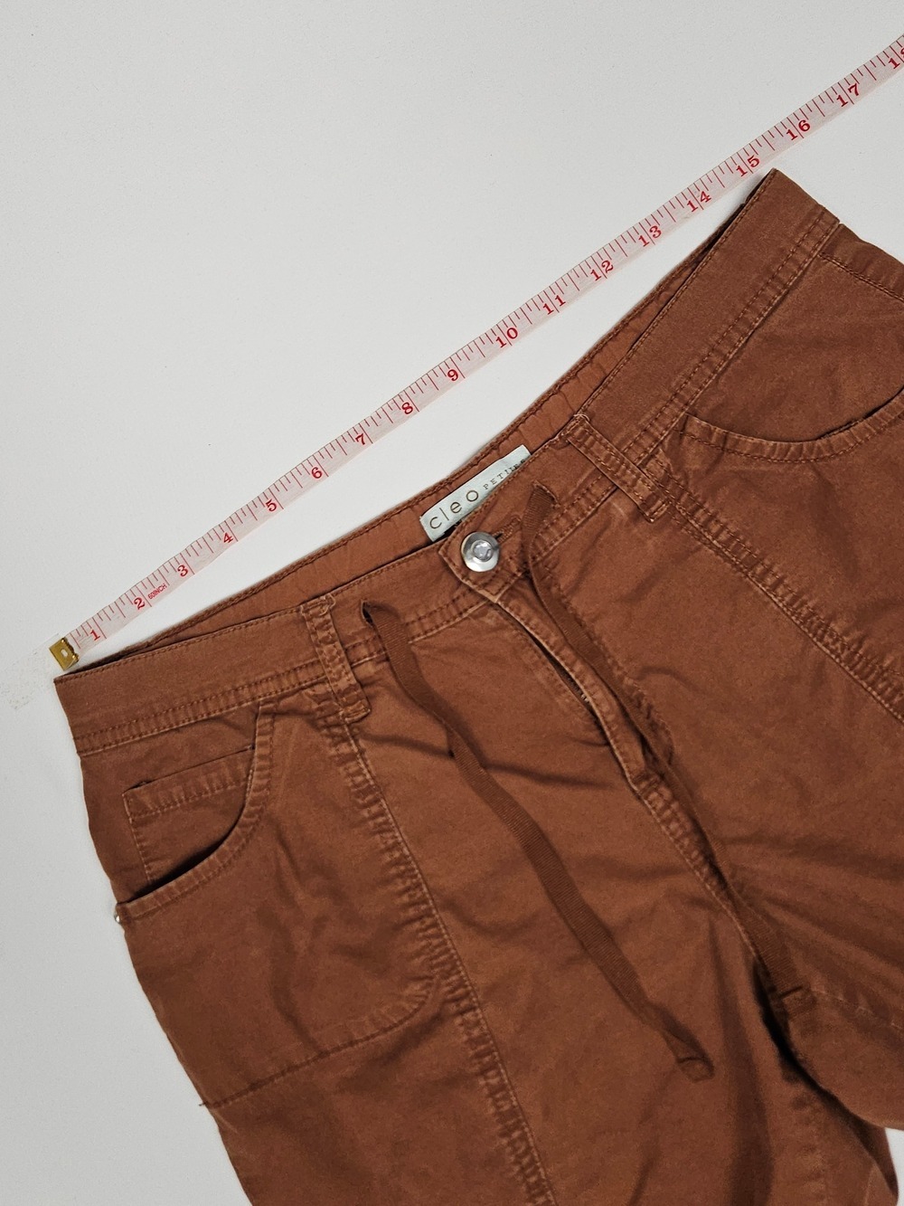 5/$25 Cleo Petites Cropped Cargo Pants Size 8 Brown Rust Roll Tab Stretch Capris - Picture 10 of 10